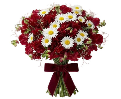 Pretty Bouquet of Sweet Peas and Daisy