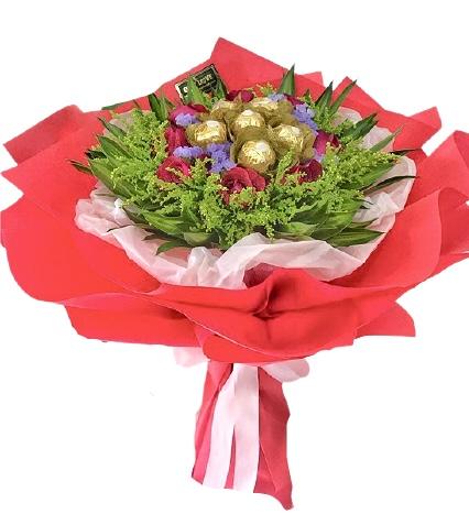 Roses, Limonium and Chocolates Bouquet